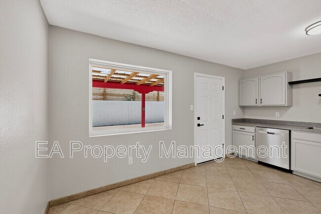Building Photo - 5748 Pinon Flats Rd NW