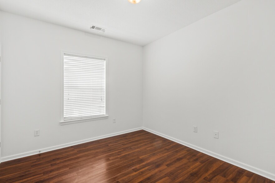 Building Photo - 622 McKenna Cir