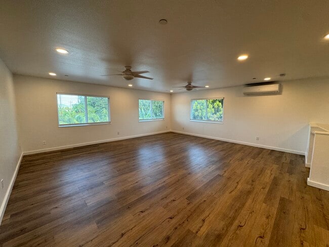 Building Photo - 41-675A Mokulama St