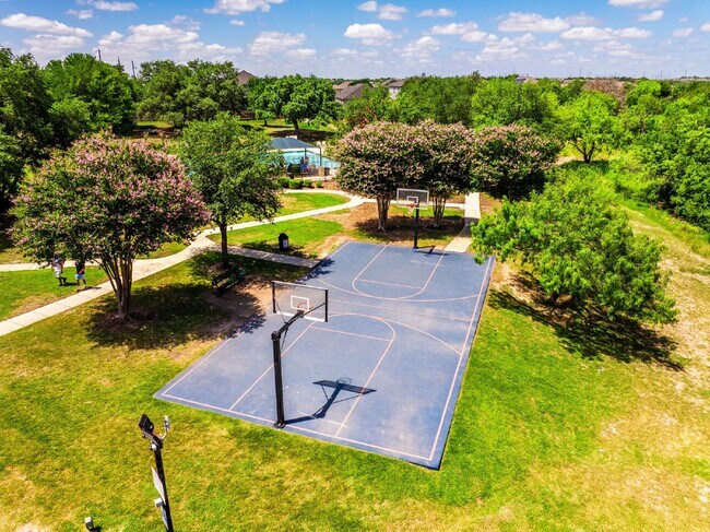 Building Photo - 2 WEEKS FREE RENT w/ 12 Month Lease!!!!!