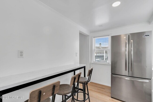 Building Photo - 12 Main St