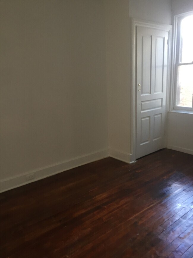 Building Photo - 5 Bedroom Home For Rent! York City SD