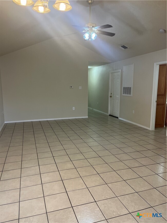 Building Photo - 1031 Helen Dr