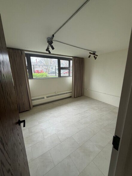 Building Photo - 130 Linwood Ave