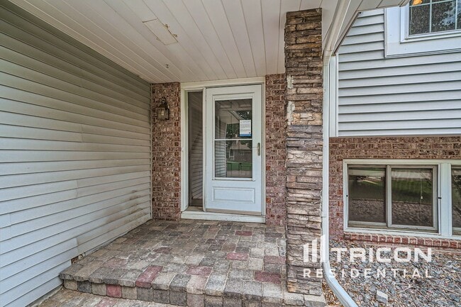 Building Photo - 4840 Evergreen Ln N