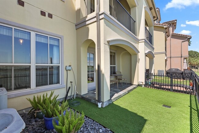 Building Photo - 17 Armand Shore Dr