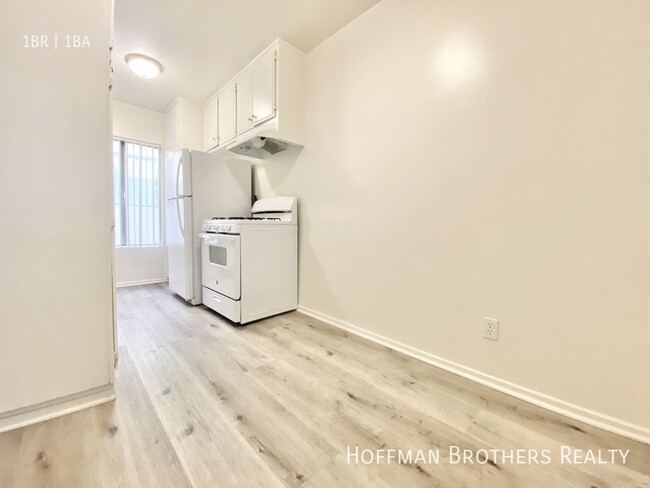Primary Photo - 634 N St Andrews Pl