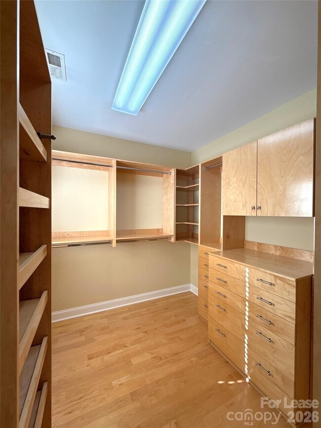 Building Photo - 1109 S Kings Dr