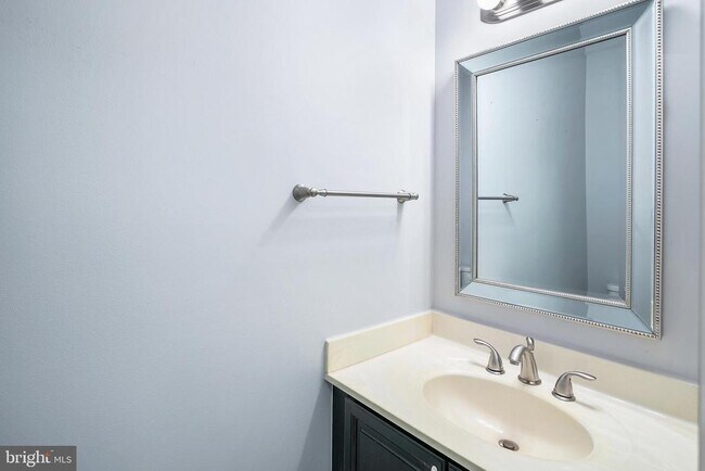 Building Photo - 3395 Lakeside View Dr