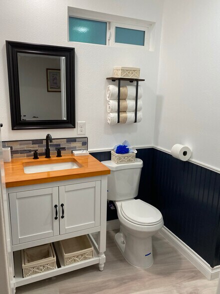 Building Photo - 12871 Bahama Ct