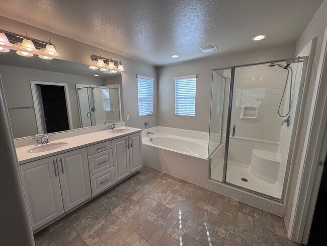 Building Photo - Large Newer Home - 4 Bedroom / 3 1/2 Bath