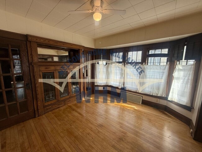 Building Photo - 642 E Conway St