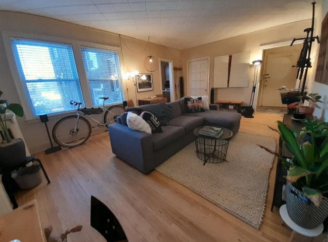 Primary Photo - Lincoln Court Apartments