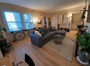 Building Photo - Lincoln Court Apartments