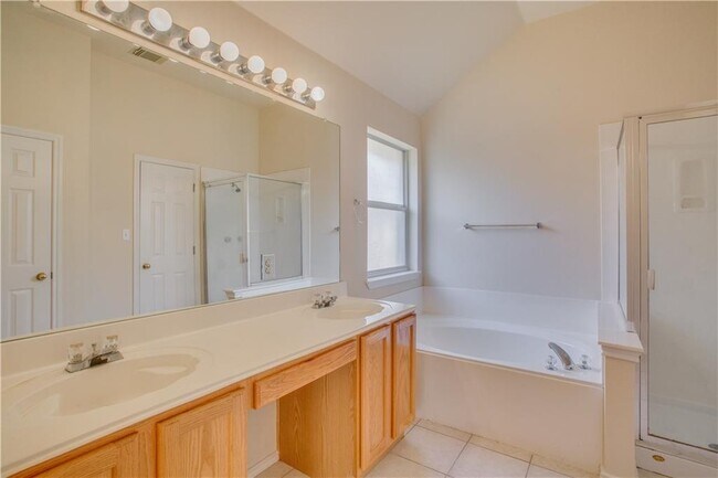 Building Photo - 4439 Hunters Lodge Dr