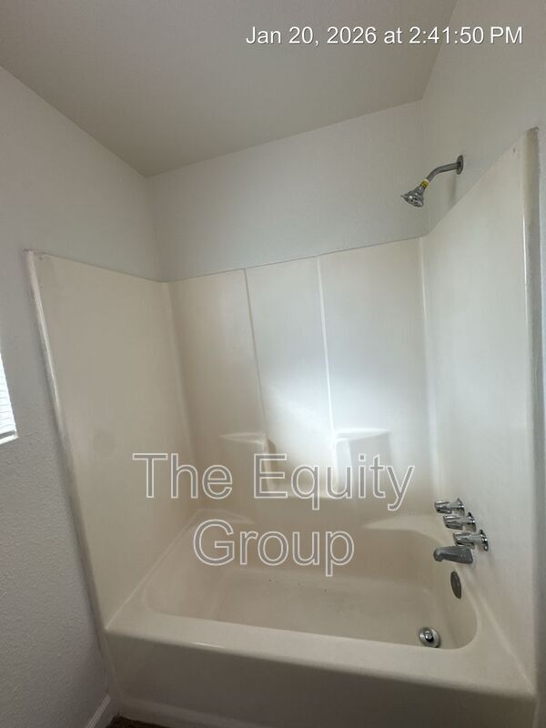 Building Photo - 809 Monarch Cir