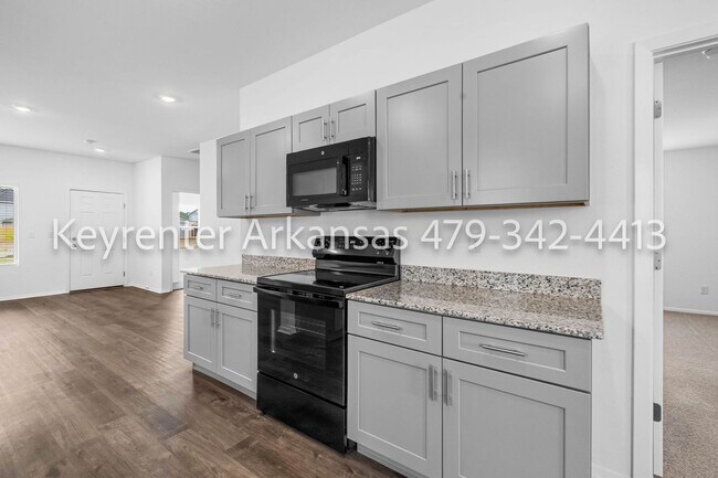 Building Photo - Stunning Newer Construction in Fayetteville!