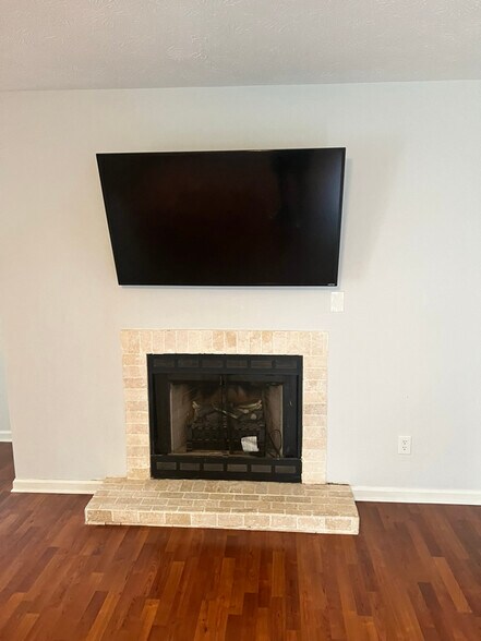 Building Photo - 400 Abbottswood Dr