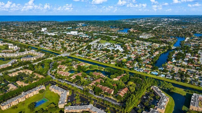 Building Photo - 9999 Summerbreeze Dr