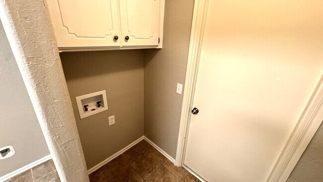 Building Photo - 812 SE 15th St