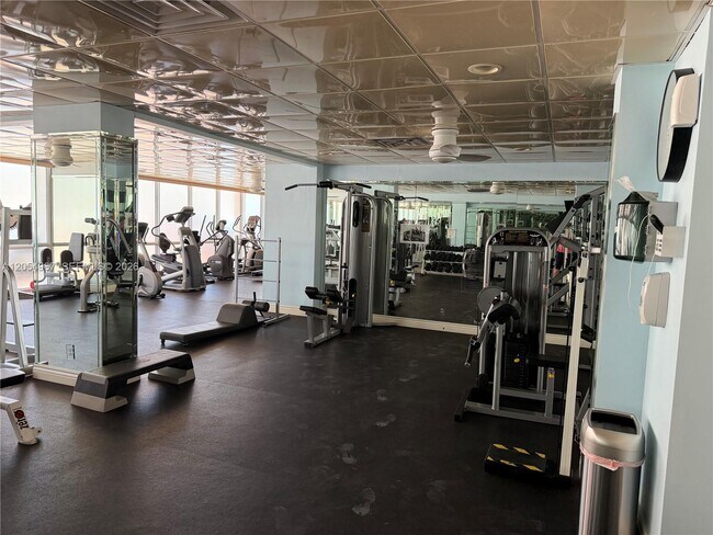 Building Photo - 3850 Galt Ocean Dr