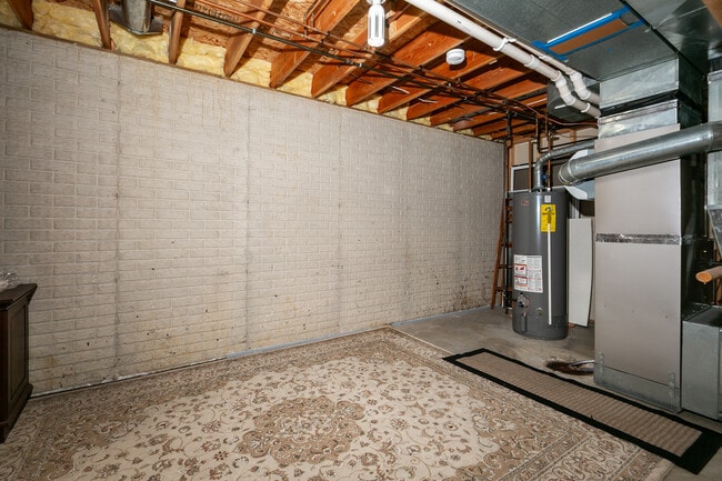 Building Photo - 2052 Ashford Rd