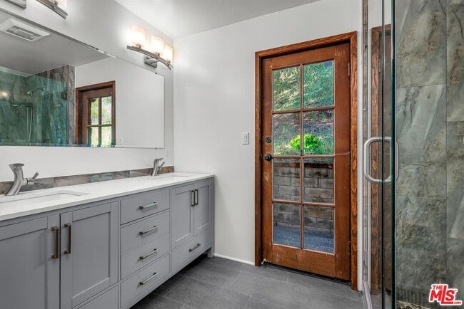 Building Photo - 535 Crater Camp Dr