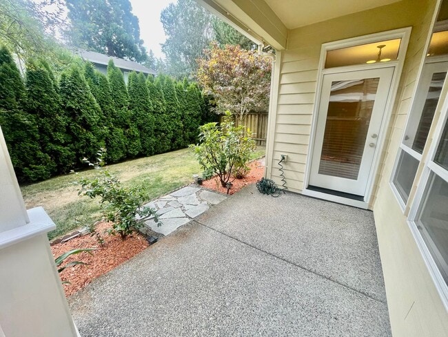 Building Photo - Well Appointed, Open Floor Plan 3-bedroom, 2.5-bathroom home in Beaverton
