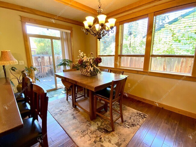 Building Photo - *Coming Soon* Charming Old Bend Rental | 3...