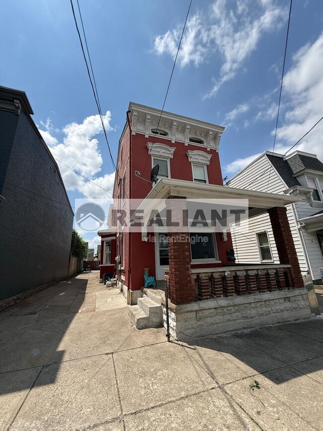 Building Photo - 942 Columbia St
