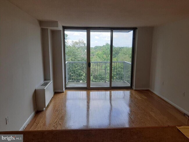 Building Photo - 2500 N Van Dorn St