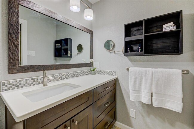 Building Photo - 2713 Bryonhall Dr