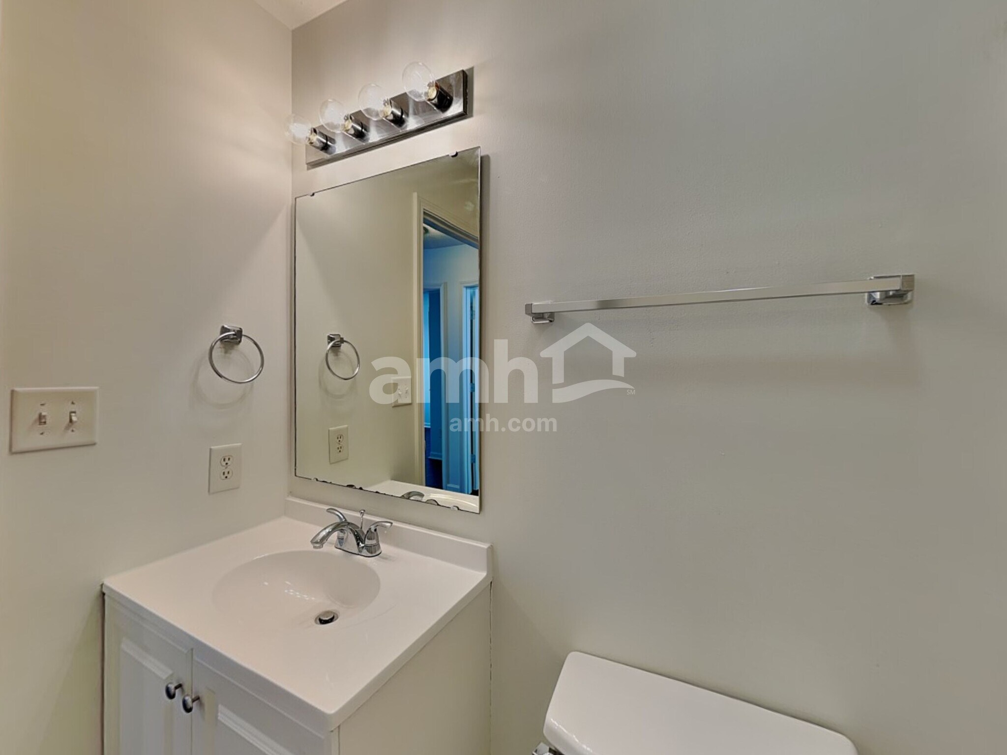 Building Photo - 2328 Salem Park Dr