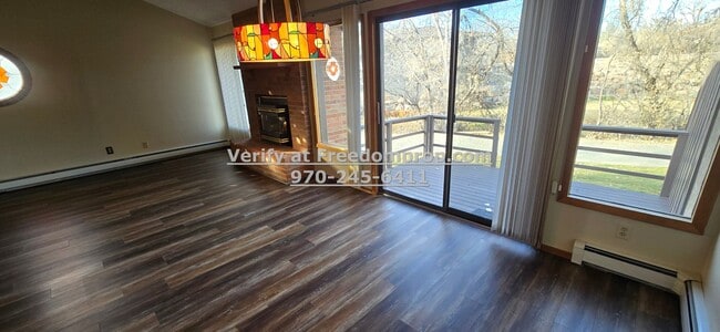 Building Photo - Updated 2 bedroom 2 bath Townhouse in central Grand Junction