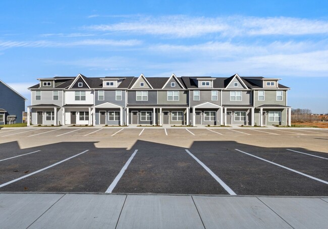 Building Photo - Beautiful townhome in Clarksville!