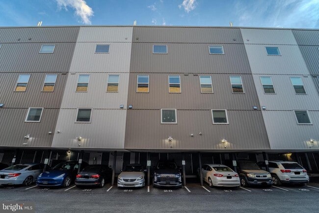 Building Photo - 617 McClellan St