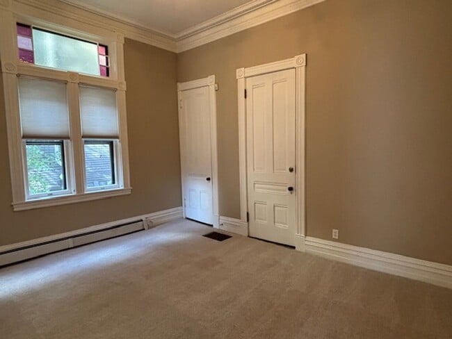 Building Photo - 462 Holly Ave