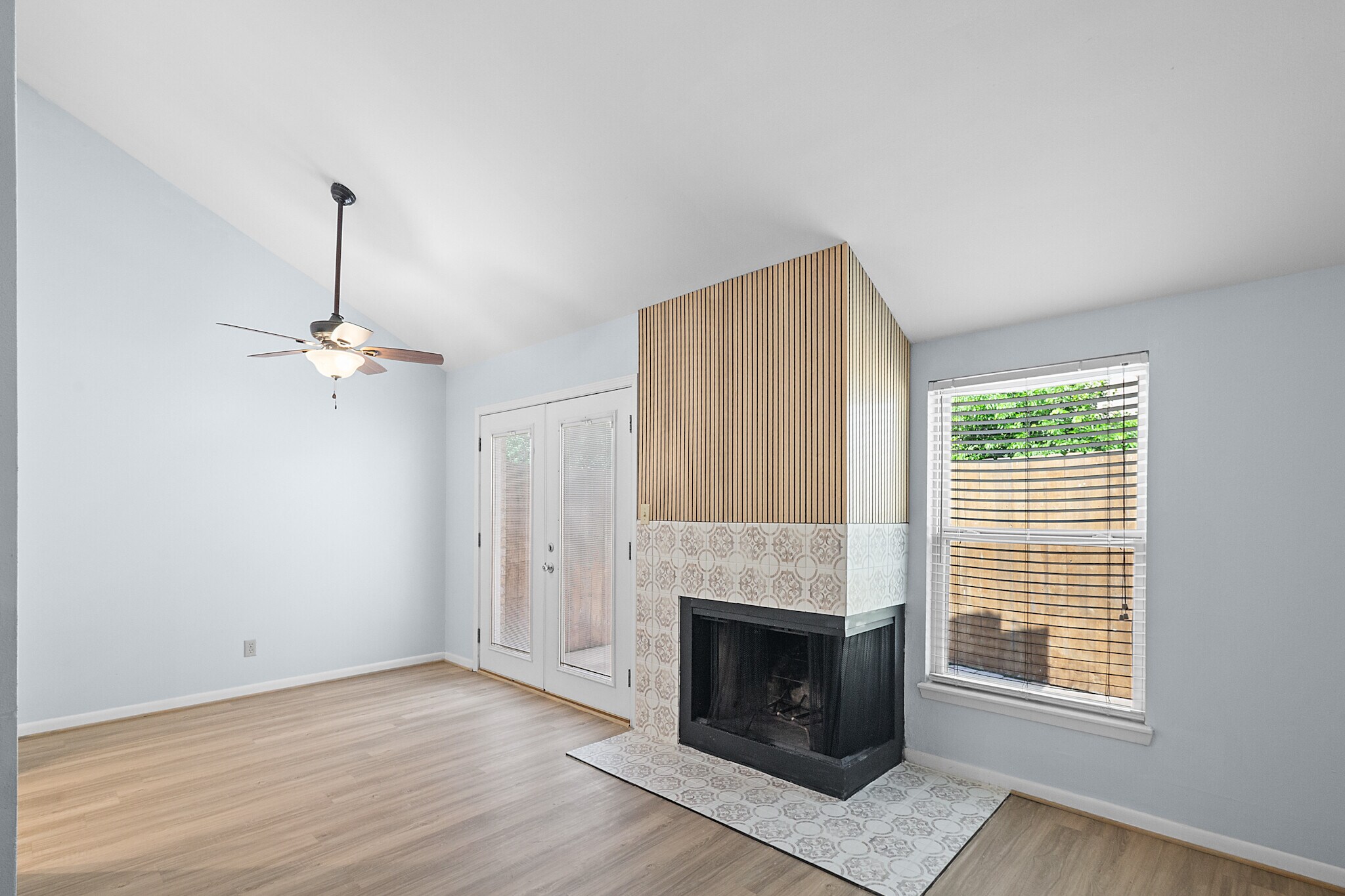 Building Photo - 105 Maplewood Dr