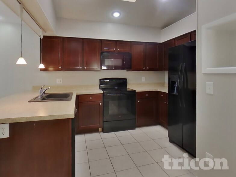 Building Photo - 4729 Suntree Blvd