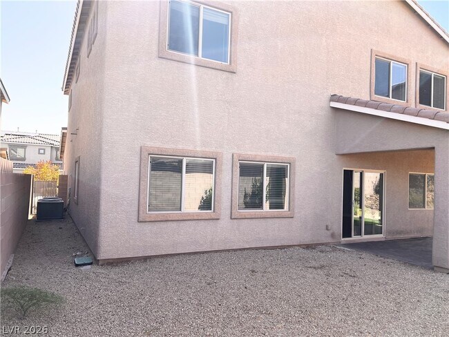 Building Photo - 161 Dunblane St