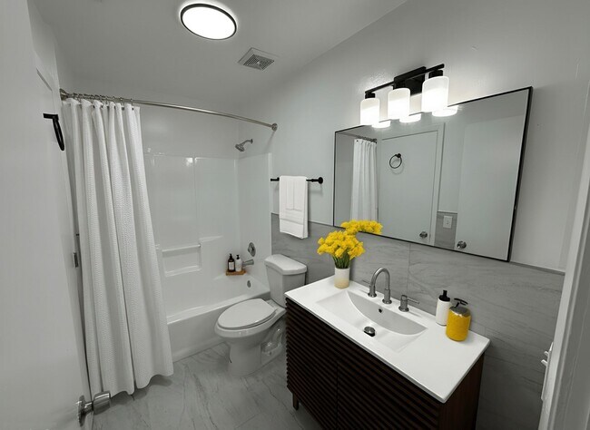 Building Photo - Stacy Townhomes - 5280 Stacy St West Palm ...