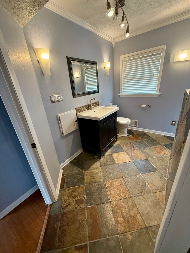 Building Photo - 723 Glendale Ave