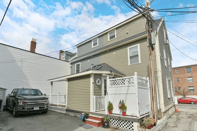 Building Photo - 168 Bunker Hill St