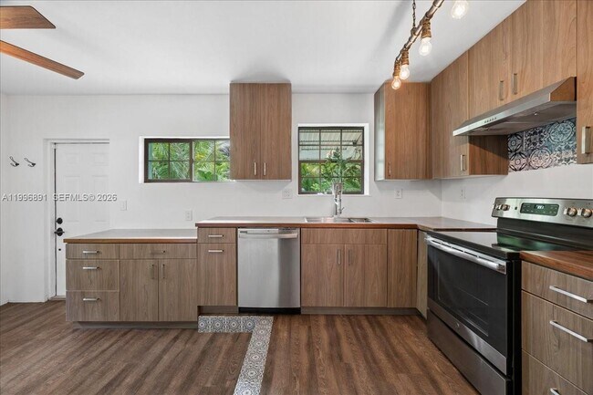 Building Photo - 3490 William Ave