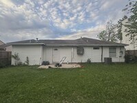 Building Photo - 6417 Rolla St