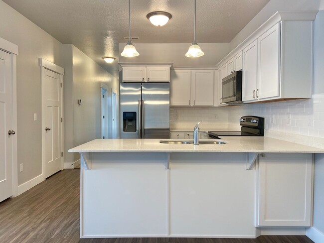 Building Photo - Beautiful Condo at Herriman Town Center!