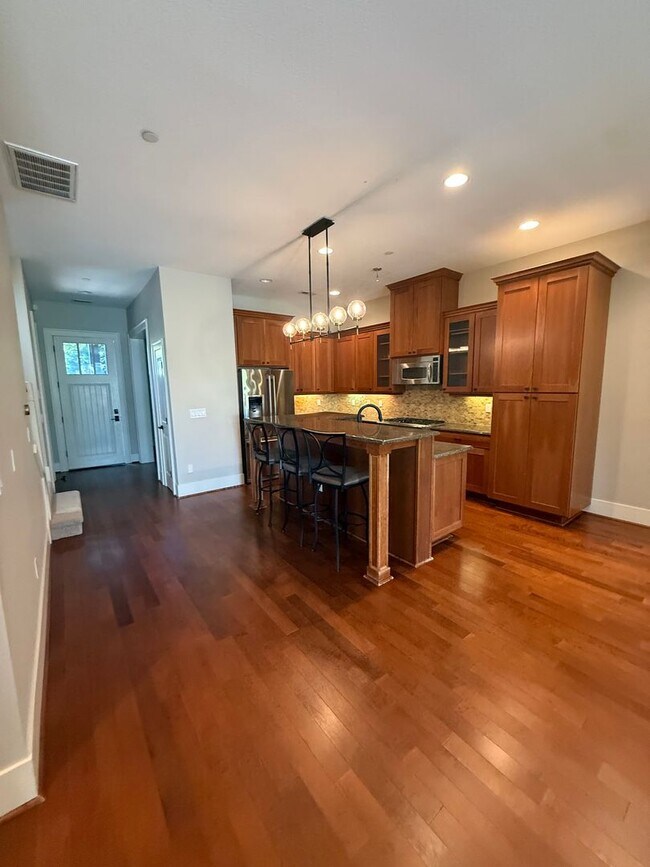 Building Photo - Stunning Contemporary townhome in Coveted Peterkort Woods, near St. Vincent's in Cedar Mill