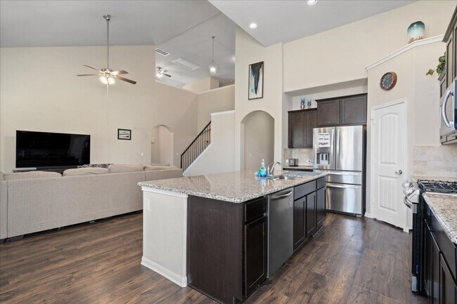 Building Photo - Spectacular 4 Bedroom, 3.5 Bath, Corner Lo...