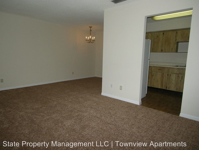 Building Photo - 38112 Townview Ave