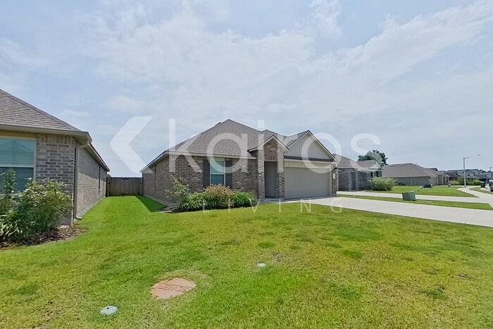 Building Photo - 402 Mango Dr